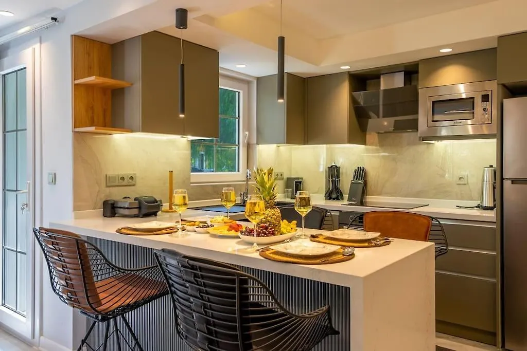 Apartamento Fethiye Merkezde Jakuzili Lueks Daire - Ocekhomes Meva