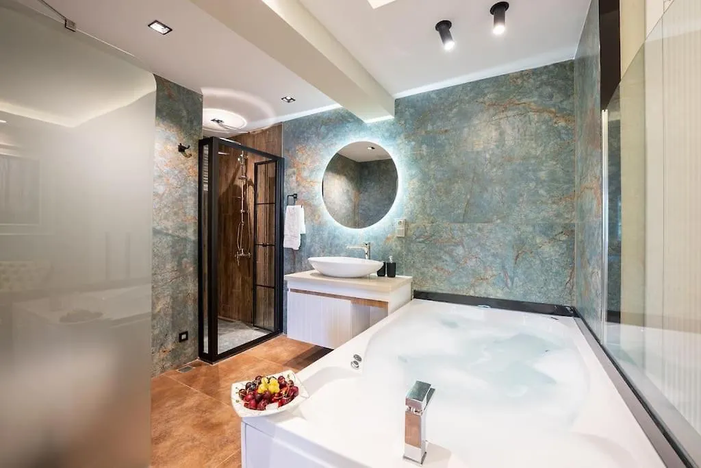 Apartamento Fethiye Merkezde Jakuzili Lueks Daire - Ocekhomes Meva