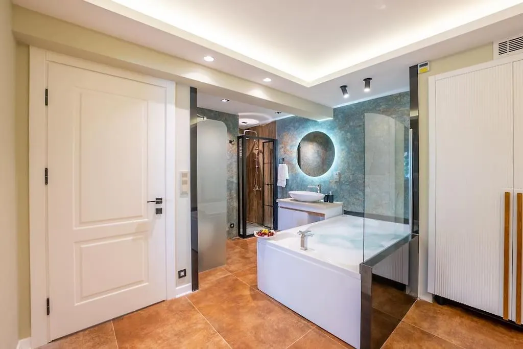 Apartamento Fethiye Merkezde Jakuzili Lueks Daire - Ocekhomes Meva